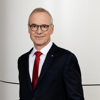 Portrait von HYPO NOE Vorstand Wolfgang Viehauser