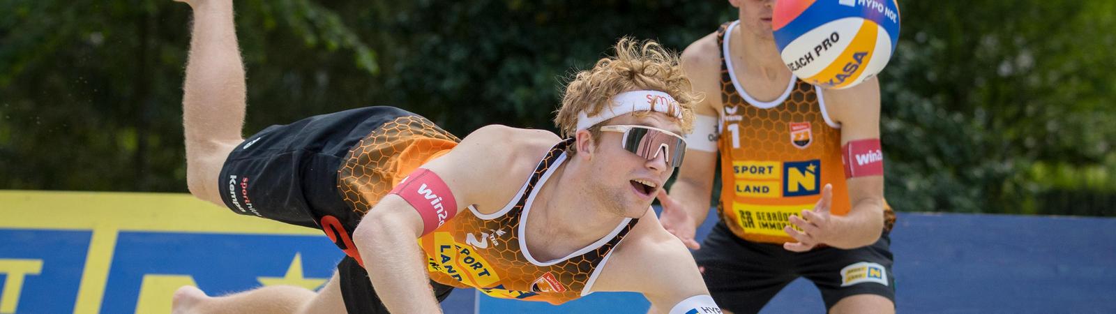Hechtsprung von Beachvolleyballer Tim Berger